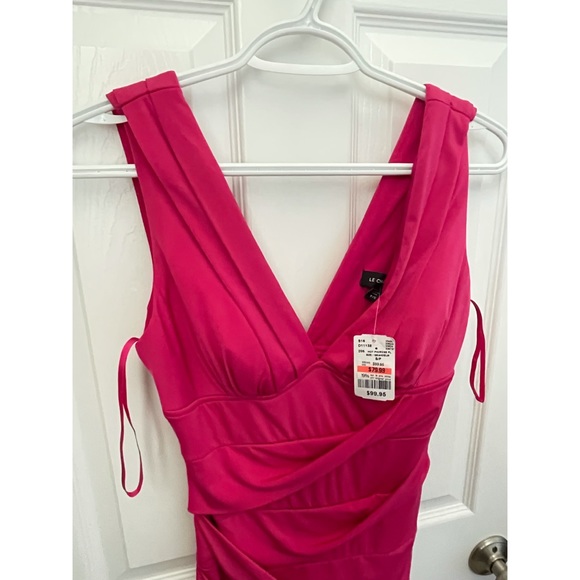 Le Chateau NWT Dress Size Small - Picture 2 of 3